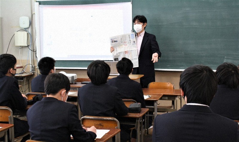 記者と学校交流 未来の仕事の参考に 淀川 美津島中で出前授業 大阪 毎日新聞 記者と学校交流 未来の仕事の参考に 淀川 美津島中で出前授業 大阪 毎日新聞