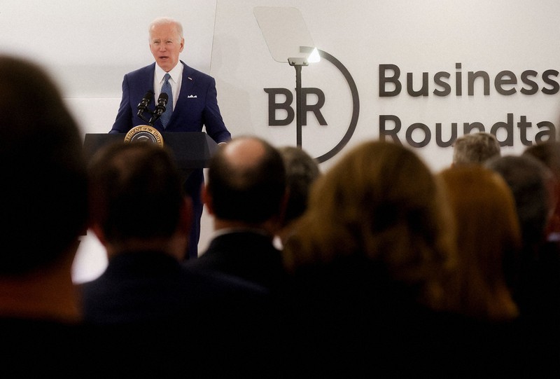 企業経営者らとの会合で演説するバイデン米大統領=ワシントンで2022年3月21日、ロイター