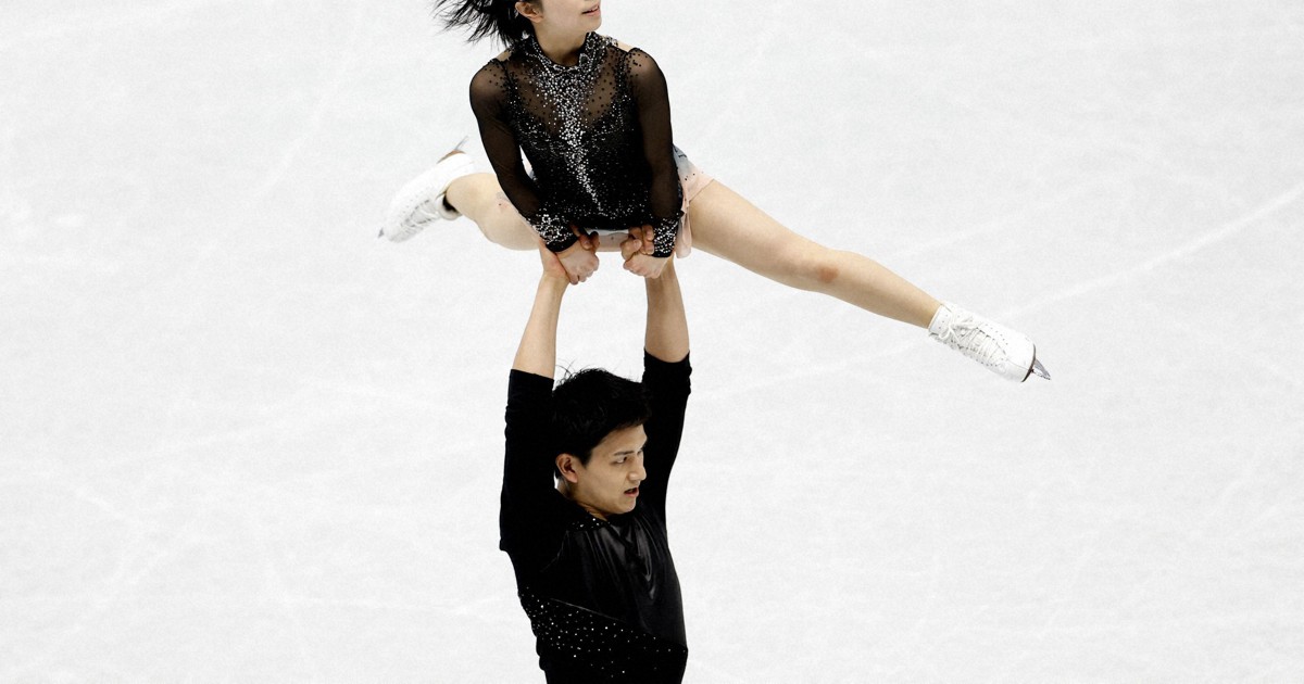 フィギュアスケート世界選手権 ペアフリー りくりゅう銀メダル [写真