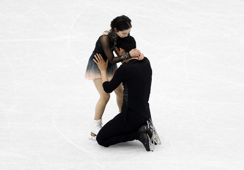 フィギュアスケート世界選手権 ペアフリー りくりゅう銀メダル [写真