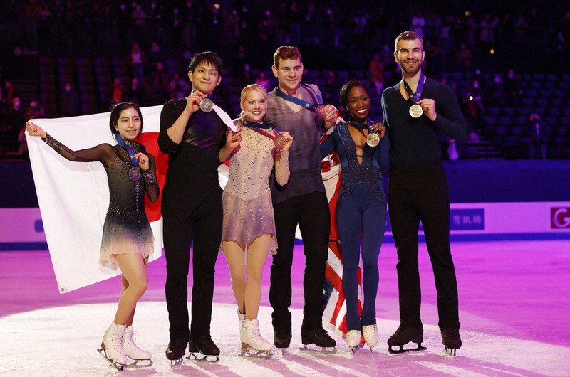 フィギュアスケート世界選手権 ペアフリー りくりゅう銀メダル [写真