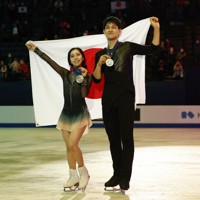 フィギュアスケート世界選手権 ペアフリー りくりゅう銀メダル [写真