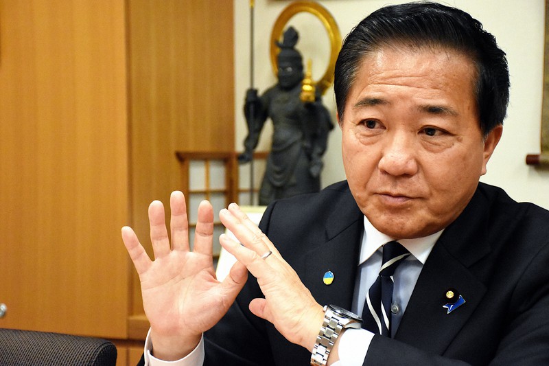 長島昭久氏=須藤孝撮影