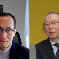 オンラインで対談する山中伸弥さん（左）と柳井正さん＝2022年2月17日、Zoomスクリーンショットより