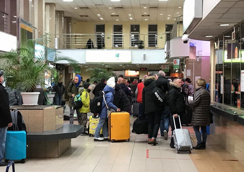 ロシアの研究所勤務の日本人 緊急帰国 給料 紙くずになる 毎日新聞