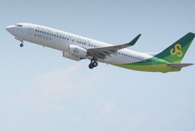 スプリング・ジャパンの機体＝成田空港で2021年5月2日午後0時9分、中村宰和撮影