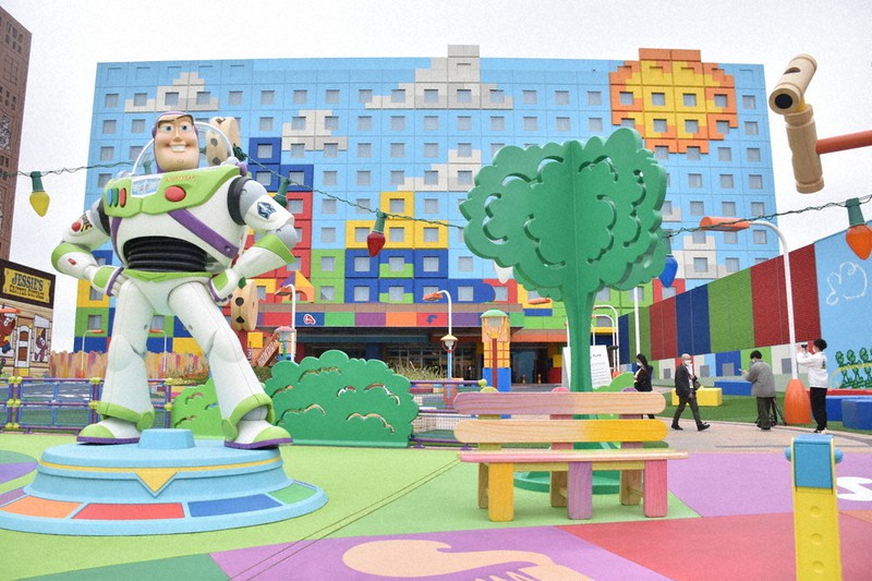 TDRにトイ・ストーリーホテル 4月5日開業、巨大バズがお出迎え | 毎日新聞