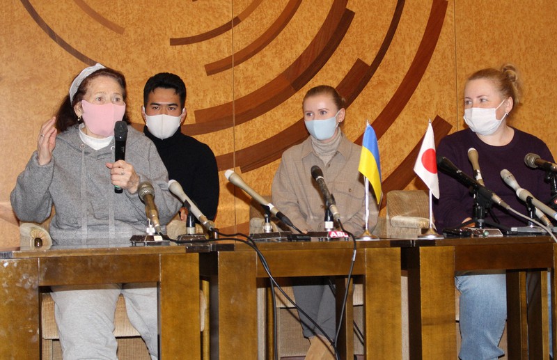 ロケット砲の恐怖 眠れず ウクライナから滋賀に避難の母娘 毎日新聞