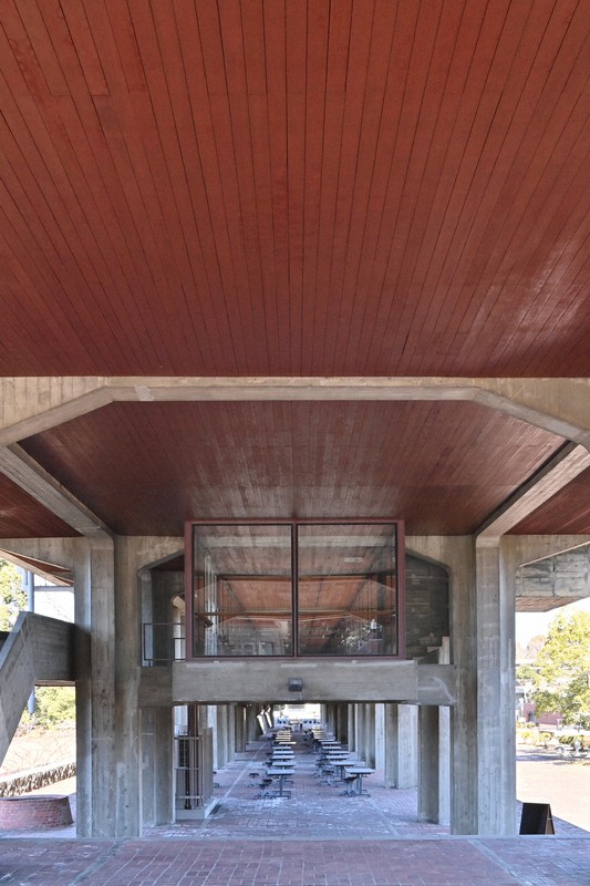 Retro Japan: Aichi Pref.'s huge art college lecture hall commands