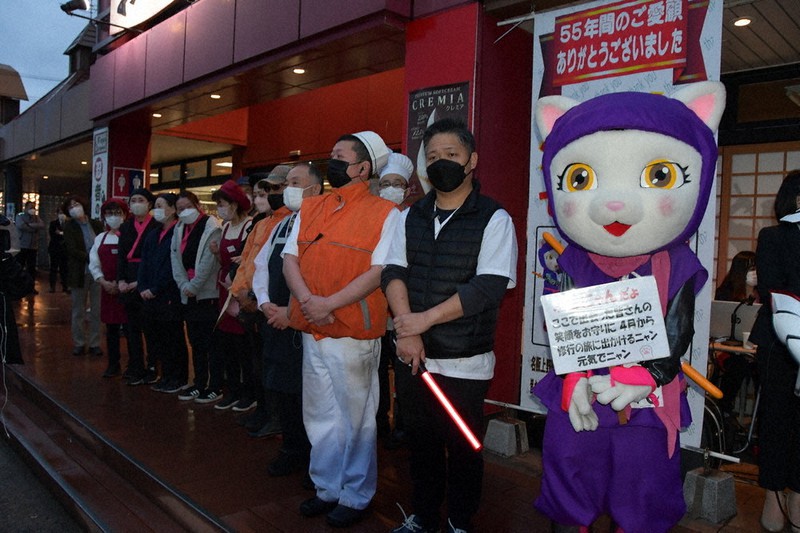 さらば忍者ドライブイン 名阪国道で55年 惜しまれ幕 三重 伊賀 毎日新聞 さらば忍者ドライブイン 名阪国道で55年 惜しまれ幕 三重 伊賀 毎日新聞