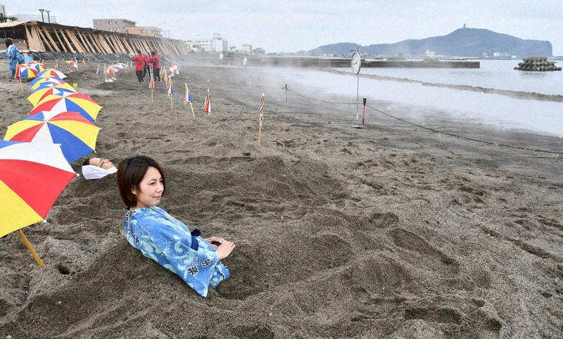 わたしのふるさと便 わたしの穴場 鹿児島県 指宿砂むし温泉 ぽかぽか 体も心も 俳優 上白石萌音さん 毎日新聞