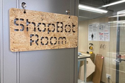 3D切削加工機専用のShopBot　Room＝神奈川大みなとみらいキャンパスで