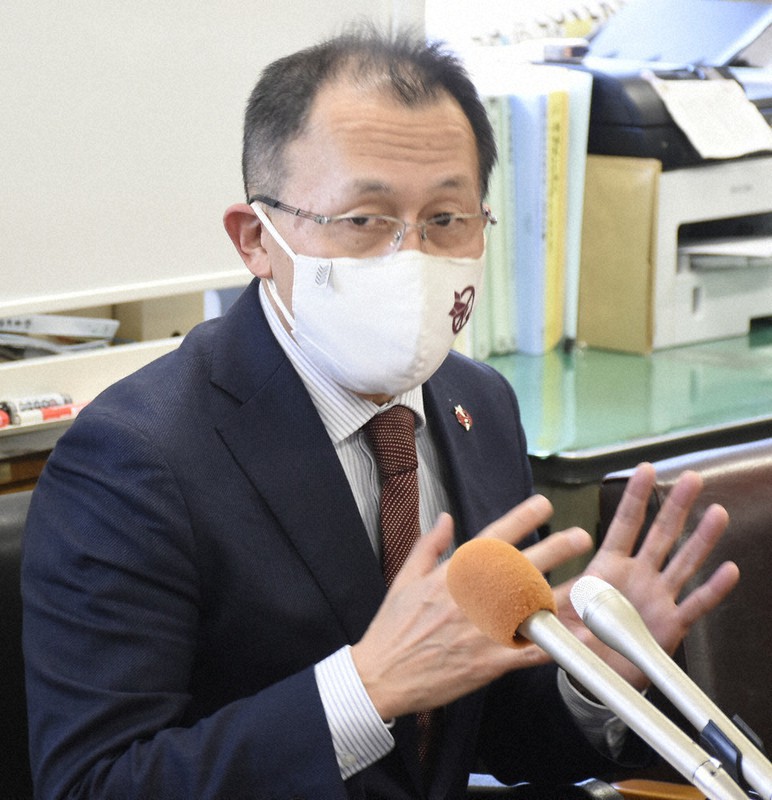 ウクライナ情勢などについて語る川崎哲氏=長崎市で2022年4月4日午後3時32分、高橋広之撮影