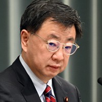 記者会見する松野博一官房長官＝首相官邸で2022年4月7日午前11時18分、竹内幹撮影