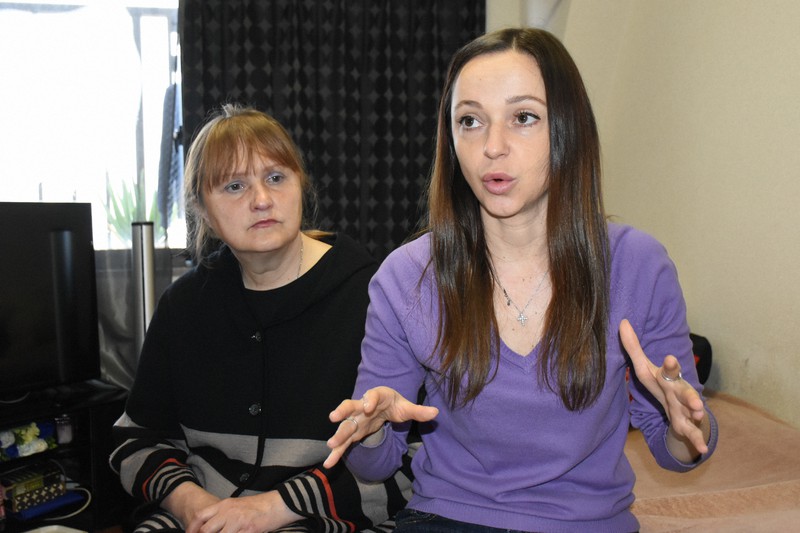 砲撃音 銃撃 次の標的は私 ウクライナ人女性の地下生活と避難 毎日新聞