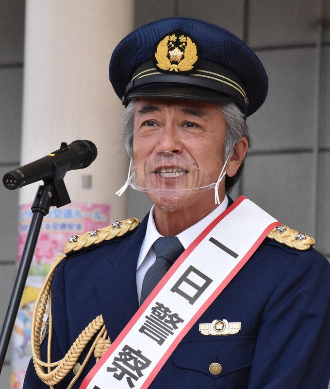 千葉中央署で一日署長 寺島進さん「交通ルール順守を」 /千葉 毎日新聞 千葉中央署で一日署長 寺島進さん「交通ルール順守を」 /千葉 毎日新聞