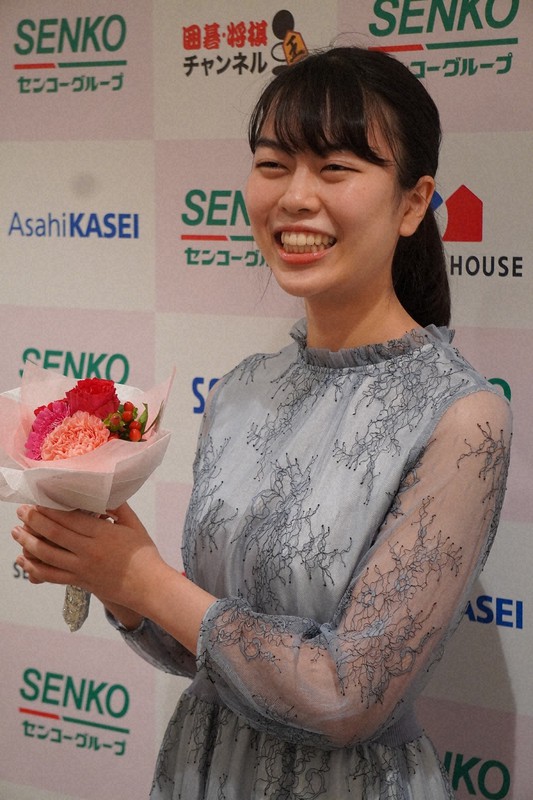 上野愛咲美・女流棋聖、囲碁の国際棋戦で日本人初の優勝 | 毎日新聞