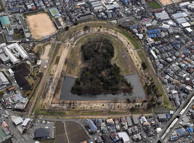 空からみた古墳 空から見たはにわ古墳「塚廻り4号古墳」｜歴史博物館｜群馬県