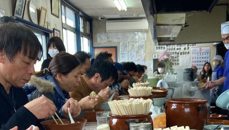 にぎわう新潟市内のラーメン店=新潟市東区で2022年3月26日午後1時、池田真由香撮影