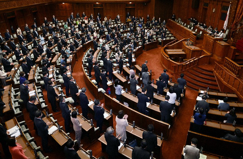 国会議員に月額100万円が支給される「文書通信交通滞在費」の日割り支給や名称変更を盛り込んだ改正法が賛成多数で可決、成立した参院本会議=国会内で2022年4月15日午後0時14分、竹内幹撮影