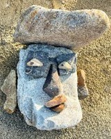 石で作った顔、糸魚川市が初のコンテスト 1327点から10点入賞 | 毎日新聞