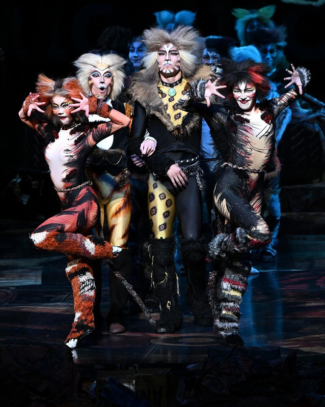 劇団四季「キャッツ」、福岡の専用劇場で最終公演 観客ら惜しむ