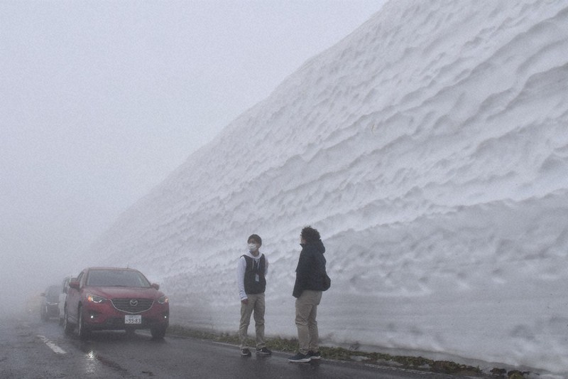 雪の回廊」22日開通 志賀草津高原ルート ／群馬 | 毎日新聞