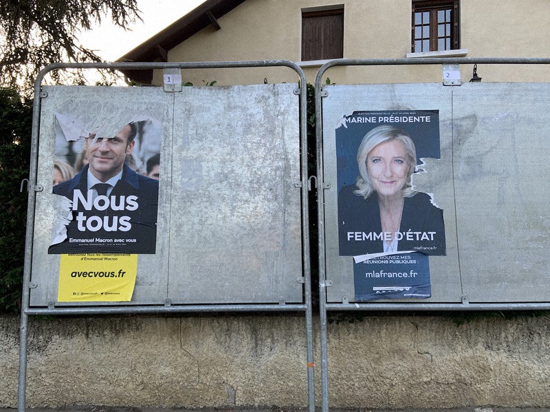 現職のマクロン大統領とルペン氏の決選投票は4月24日に行われる=筆者撮影