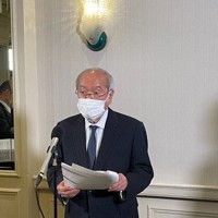 イエレン米財務長官らとの会談を終え、記者団の取材に応じる鈴木俊一財務相＝ワシントンで2022年4月21日、大久保渉撮影
