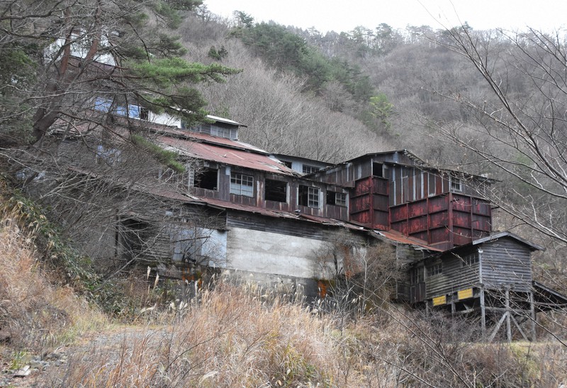 日本一のクロム鉱石産出「天空の城塞」 大雪で遺構の損壊進む [写真