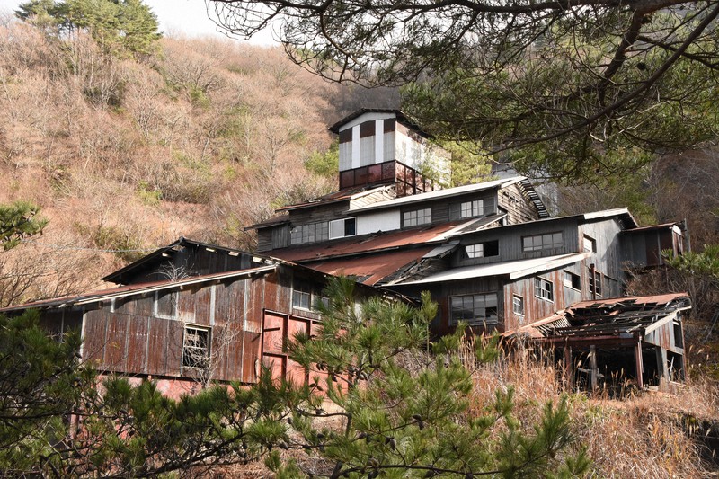 日本一のクロム鉱石産出「天空の城塞」 大雪で遺構の損壊進む [写真