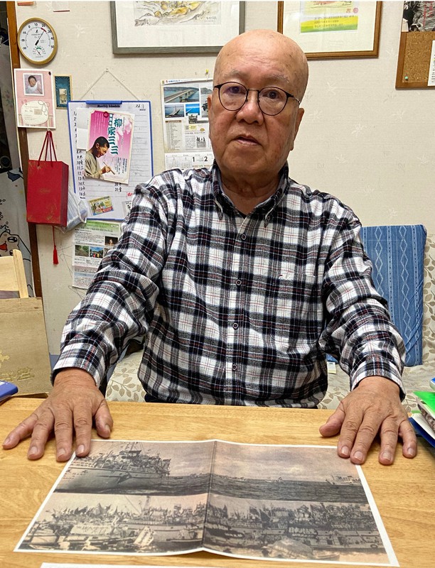 「海上集会」について振り返る青山恵昭さん=沖縄県浦添市で2022年3月、鈴木玲子撮影