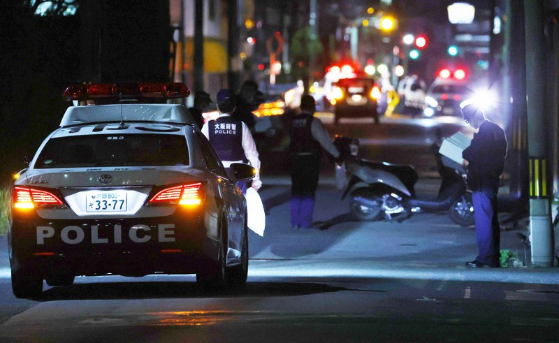 職務質問した警察官、バイクに引きずられる 1キロ以上か 東大阪 [写真