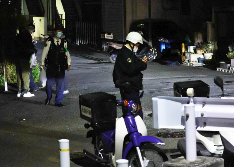 職務質問した警察官、バイクに引きずられる 1キロ以上か 東大阪 [写真