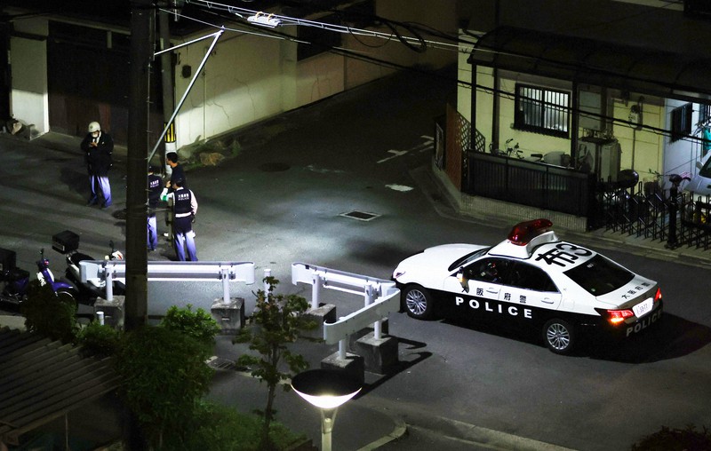 職務質問した警察官、バイクに引きずられる 1キロ以上か 東大阪 [写真