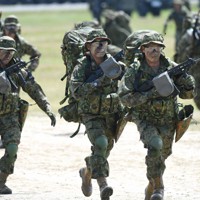 日本版海兵隊」陸自水陸機動団が観閲式 南西諸島の防衛想定 [写真特集2