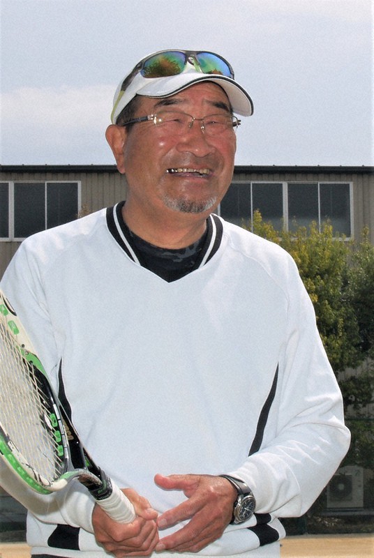 笑顔で喜びを語る中田さん