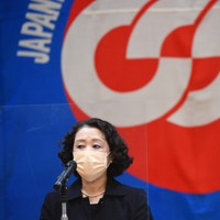 「すべての働く者のために……」。春闘を控え、連合の「春季生活闘争中央討論集会」であいさつする芳野友子会長＝東京都荒川区で2021年11月2日、大西岳彦撮影