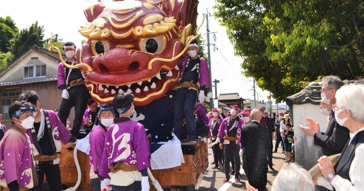 修復の鯱お披露目 唐津くんち13番曳山 ／佐賀 | 毎日新聞