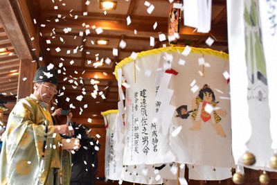 博多どんたく港まつりの幕開けを飾る博多松囃子の安全を祈願して櫛田神社で4月にあった神事＝福岡市博多区で2022年4月29日午前11時12分、竹林静撮影