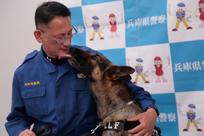 犬を観察して感じる 人犬一体の捜査 全国の警察に広める 毎日新聞