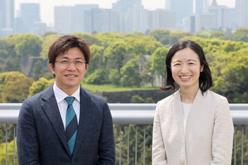 気象予報士の斉田季実治さん(左)と森林総合研究所主任研究員の森田香菜子さん=東京都千代田区で2022年4月21日、和田大典撮影
