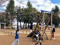 Children are seen playing in a park in Nagareyama, Chiba Prefecture, on March 9, 2020, during ongoing school closures due to the novel coronavirus. (Mainichi/Shuji Ozaki)
