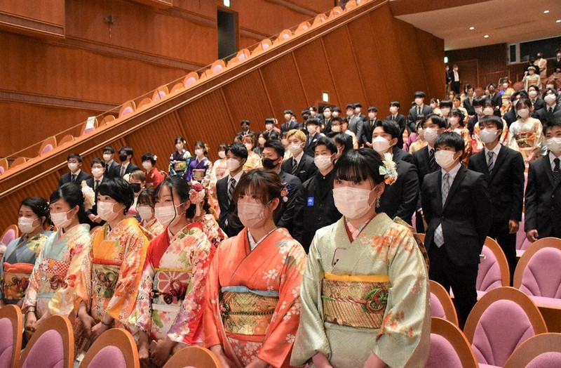 やっと“二十歳”の祝い 成人式 20、21年度併せて開催 ／広島 | 毎日新聞