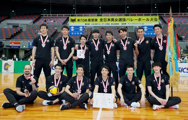 黒鷲旗バレー男子決勝 サントリーが優勝 ジェイテクト降す [写真特集1