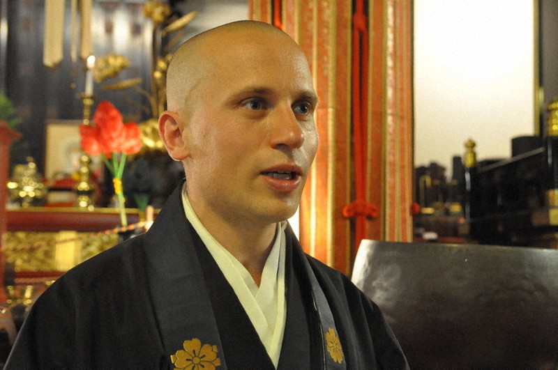 大阪のロシア人僧侶、戦争は誰もが被害者 友人はウクライナ脱出、命の