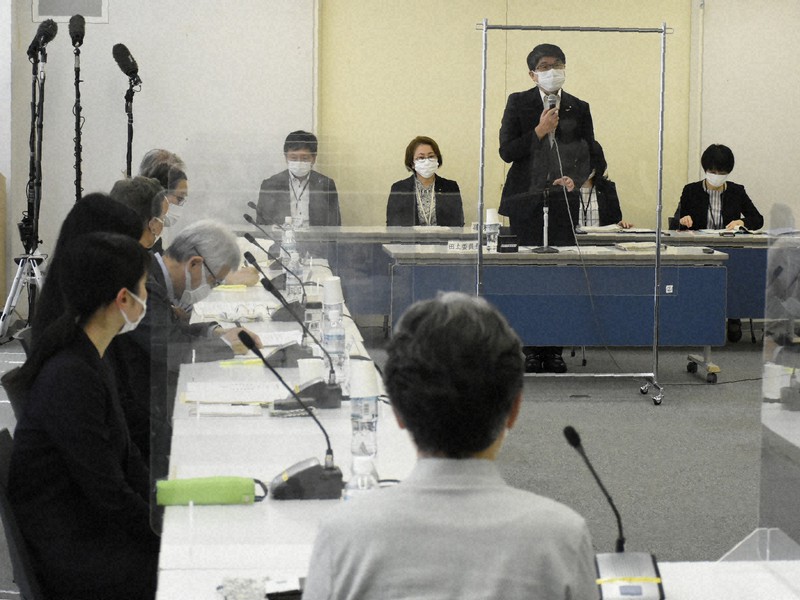ウクライナ情勢などを踏まえ、委員から強い危機感が示された起草委員会=長崎市平野町の原爆資料館で2022年5月7日午前10時ごろ、高橋広之撮影