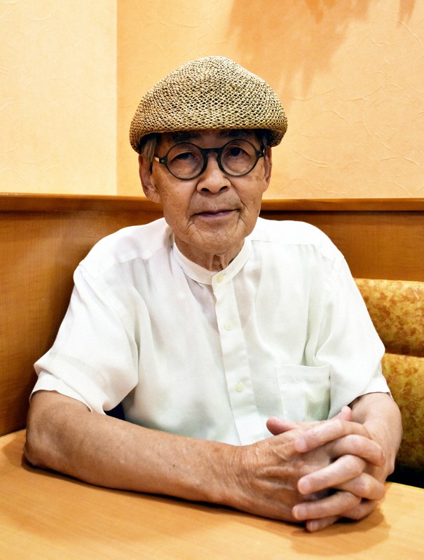 米国統治時代から沖縄の取材を続けてきたジャーナリストの森口豁さん=千葉県松戸市で2022年4月25日午後6時19分、真田祐里撮影