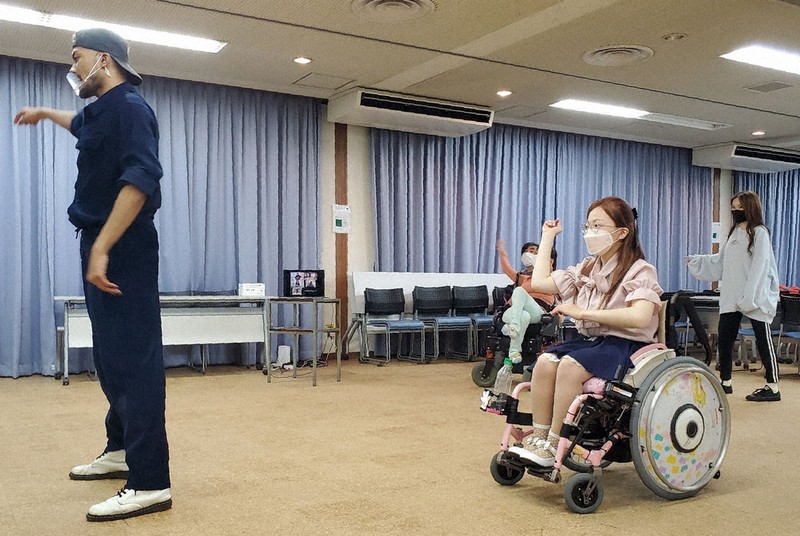 夢追う脳性まひ女性 障害者専門の芸能スクール通学 宇都宮の赤津さん