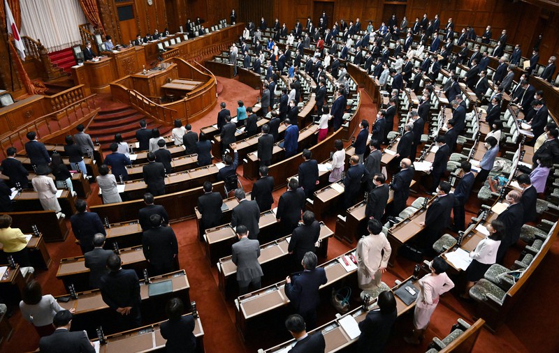 改正医薬品医療機器法が全会一致で可決、成立した参院本会議=国会内で2022年5月13日午前11時45分、竹内幹撮影